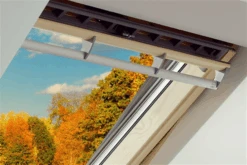 VELUX GGL 3070 Pine Laminated Centre Pivot Roof Window - All Sizes 9 VELUX GGL 3070 Pine Laminated Centre Pivot Roof Window - All Sizes -Build4less Shop velux ggl uk10 3070 pine laminated centre pivot roof window 134x160cm 5 6ff94484 13ed 4db4 b29e 5fae9946101c