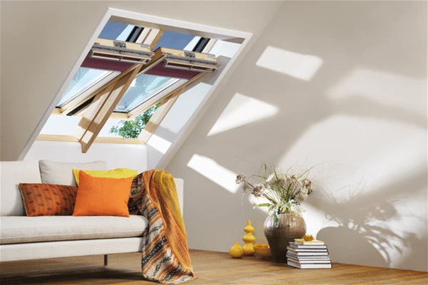 VELUX GGL 3070 Pine Laminated Centre Pivot Roof Window - All Sizes 2 VELUX GGL 3070 Pine Laminated Centre Pivot Roof Window - All Sizes - Image 2